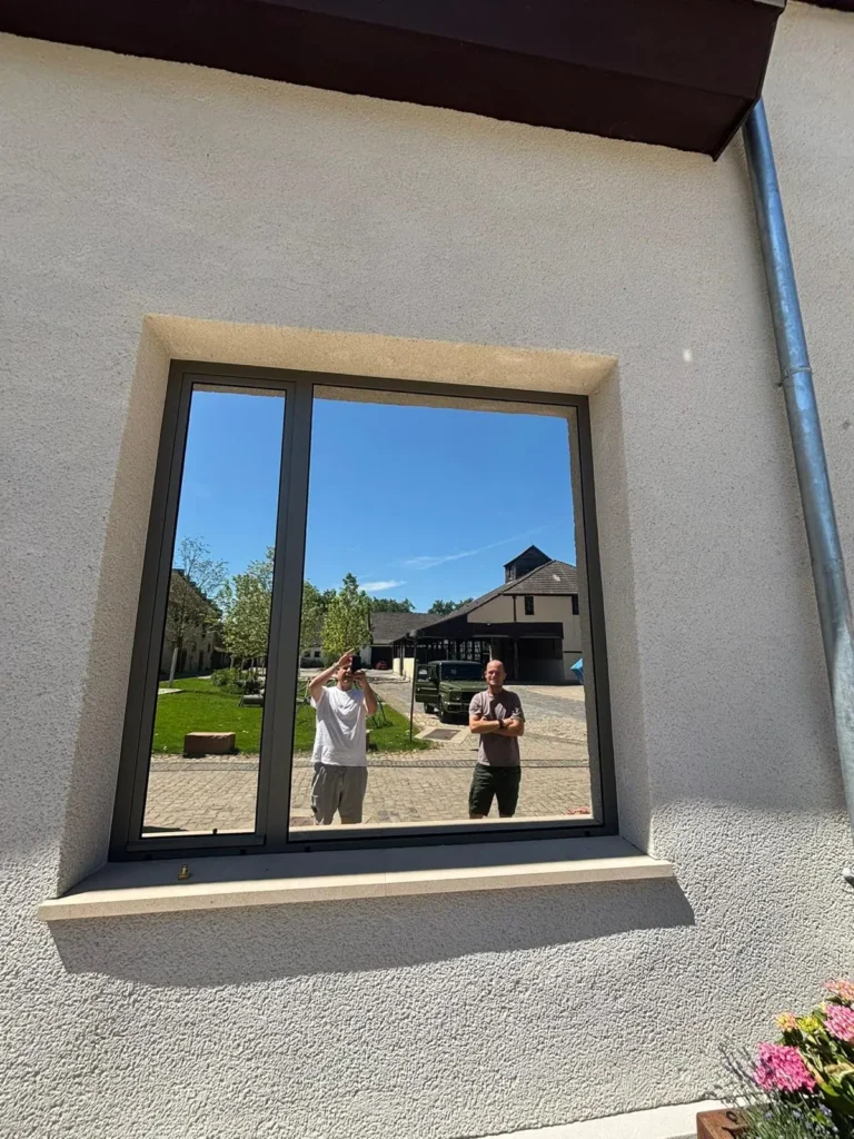 sonnenschutzfolie-bensheimer-hof-riedstadt-08-ergebnis-fenster Foliertes Fenster am Bensheimer Hof in Riedstadt nach Abschluss der Arbeiten