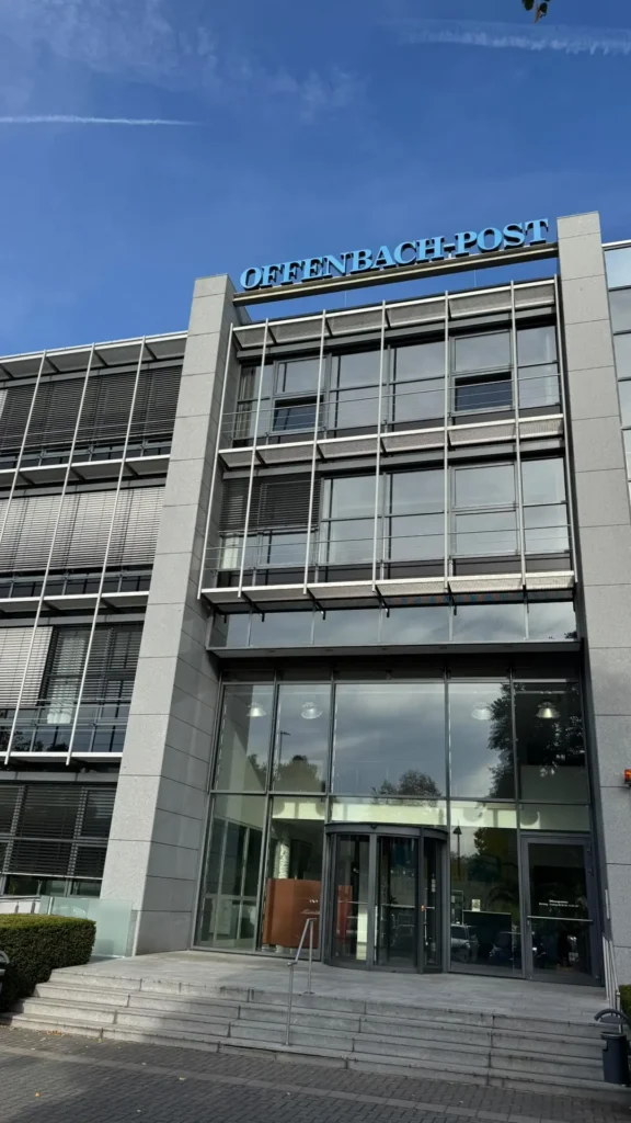 sonnenschutzfolie-pressehaus-offenbach-02-eingang Eingang des Pressehauses in Offenbach