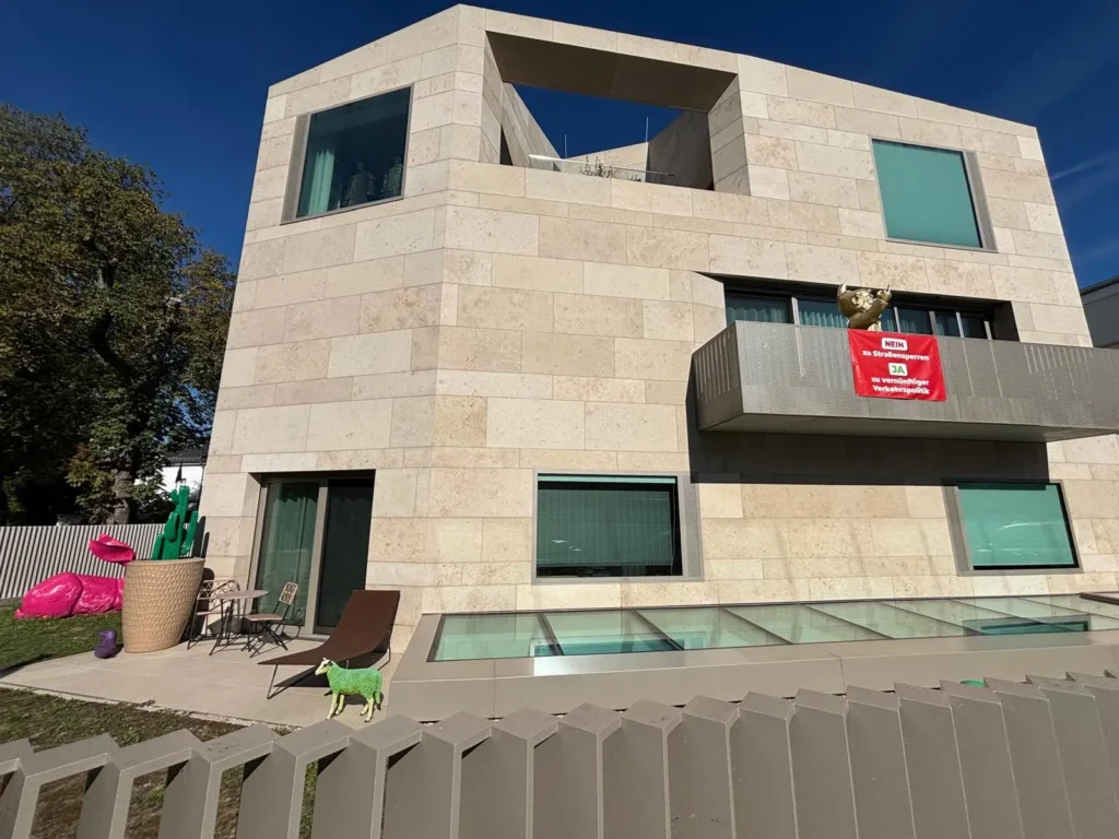 Moderne Villa in Frankfurt, sämtliche Fenster außen mit Sonnenschutzfolie AX 20 foliert