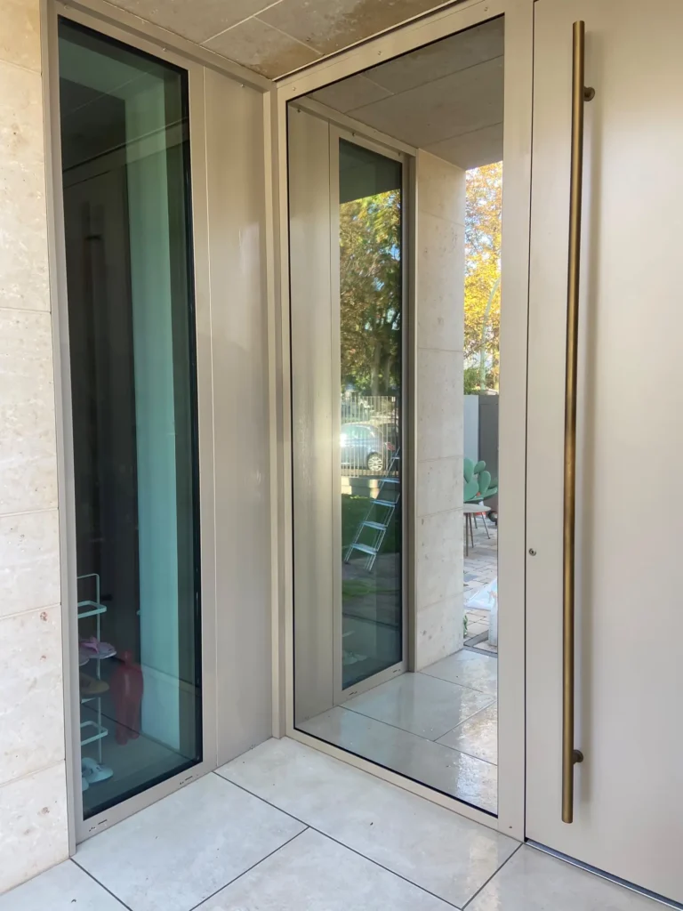 sonnenschutzfolie-villa-frankfurt-08-eingangsbereich Verglasung im Eingangsbereich der Villa mit Sonnenschutzfolie